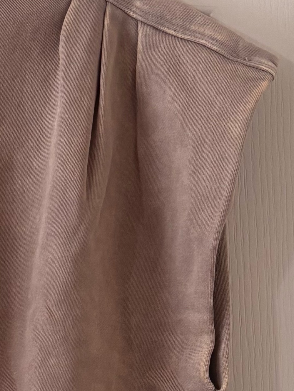 Zenana Raw Edge Ribbed Hem Sweatshirt Top NWOT Size Med - Picture 3 of 5